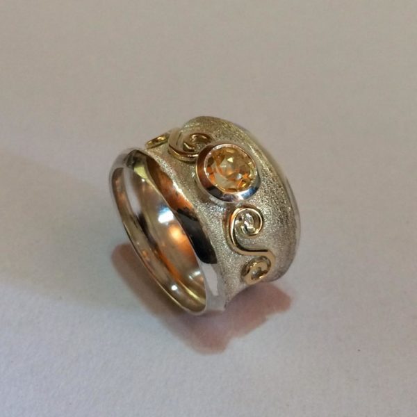 Silver, citrine & 9ct gold accents Size: Q / 8 1/2