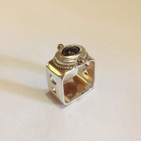 Square ring with garnet & 9ct gold accents